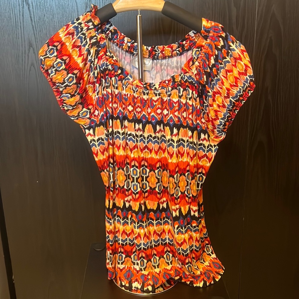 Women’s casual top, Size S never worn brand new